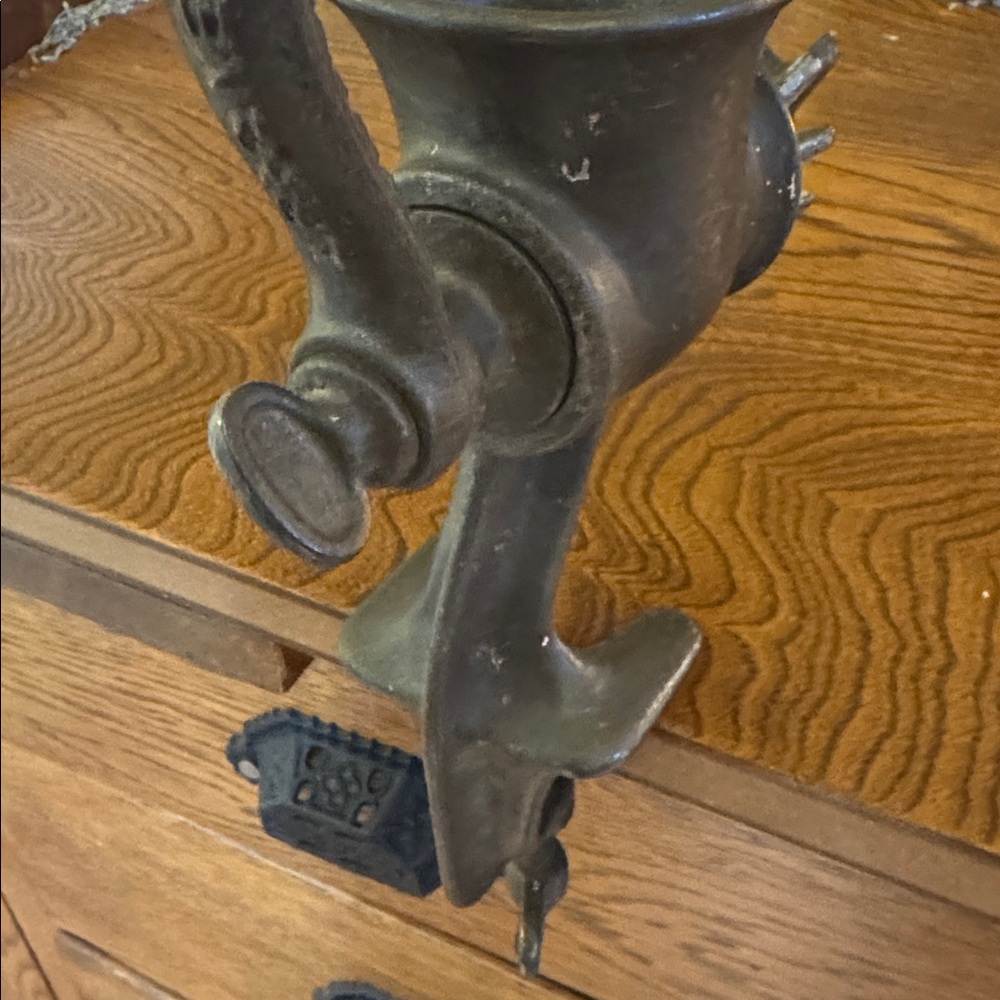 Antique 1900 Rustic Universal Cast Iron Hand Crank Grinder New Britain Conn,USA - Picture 4 of 13